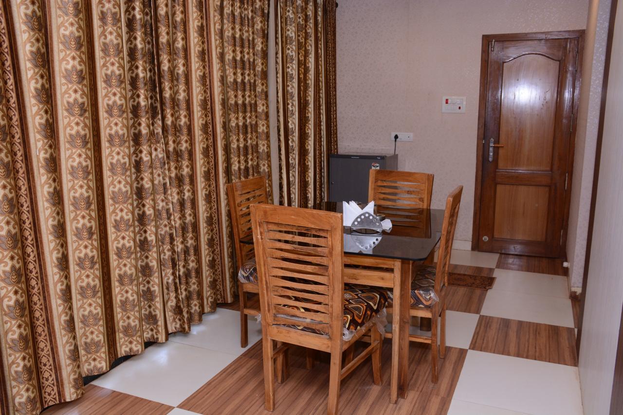 Hotel Kumar Plaza Matheran Exterior photo