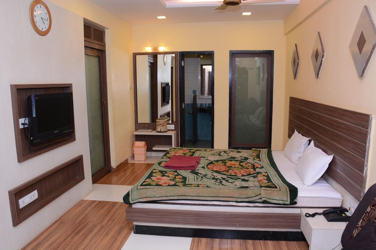 Hotel Kumar Plaza Matheran Exterior photo